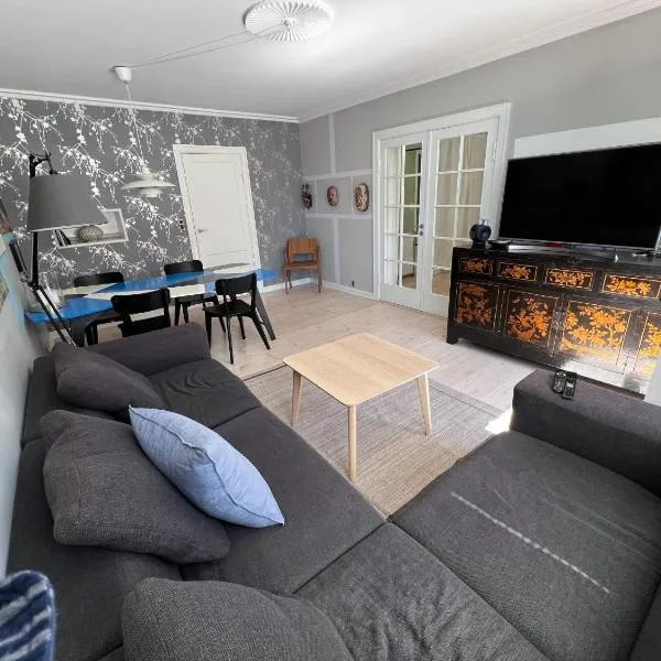 Deluxe Hotel Apartment，位于夏洛滕隆的酒店