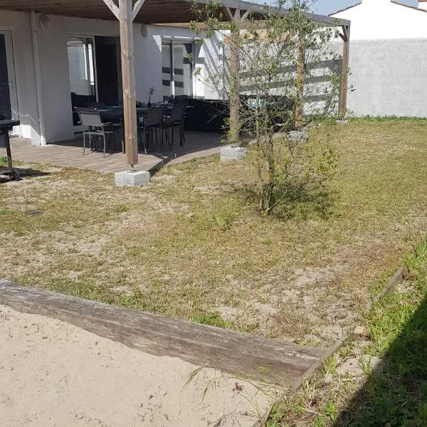 VIlla Elise, lumineuse et proche plage，位于LʼÉpine的酒店