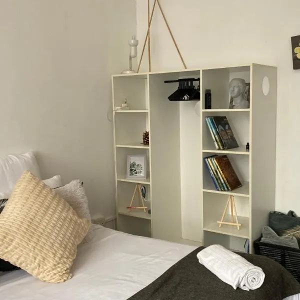 Hidden gem for creatives in maboneg，位于约翰内斯堡的酒店