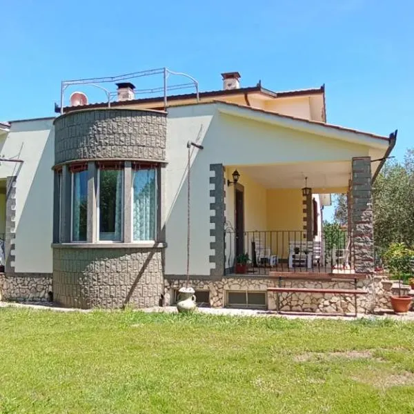 Villa Celestina, a 10 minuti dalle Terme，位于韦特拉拉的酒店