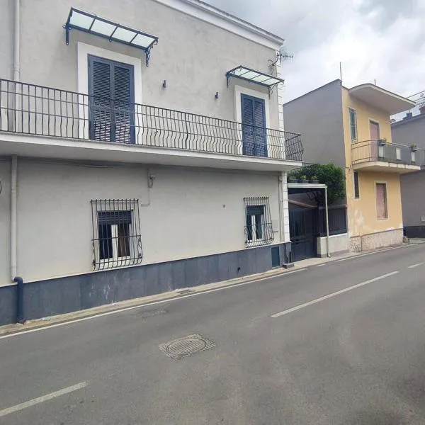Giuius home Apartment，位于Camposano的酒店
