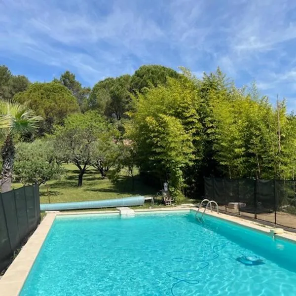 Maison avec piscine et Sauna，位于Bagard的酒店