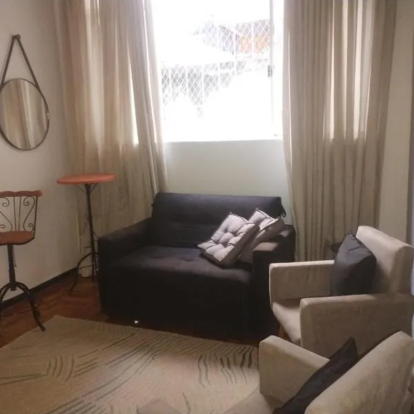 Savassi apartment, functional, practical, home work，位于贝洛奥里藏特的酒店