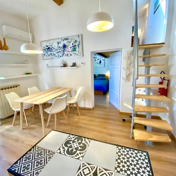 Casa Malù, Corso Italia Piombino AC，位于皮昂比诺的酒店