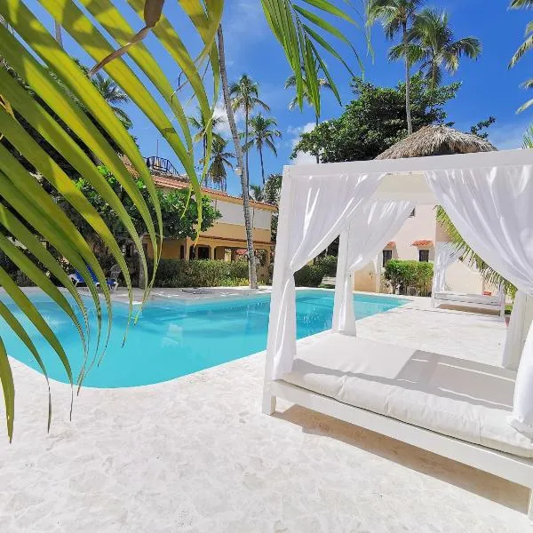 TROPICAL SUITES VILLAS and HOMES - BEACH CLUB, SPA, RESTAURANTS - playa LOS CORALES，位于蓬塔卡纳的酒店
