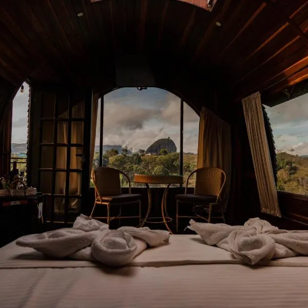 Glamping The Mountain，位于瓜塔佩的酒店