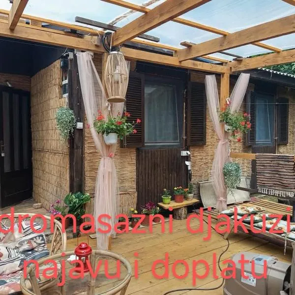 Kucica za odmor Lena I Matija，位于斯雷姆斯基卡尔洛夫奇的酒店