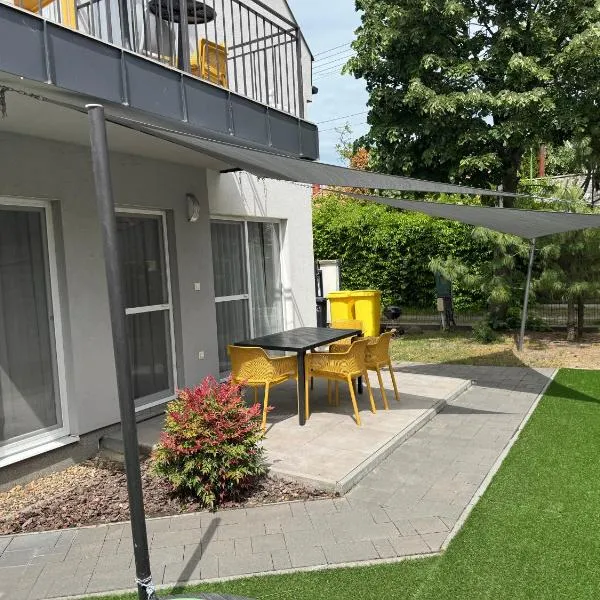 Silver Lelle Apartman Balatonlelle，位于巴拉通雷勒的酒店