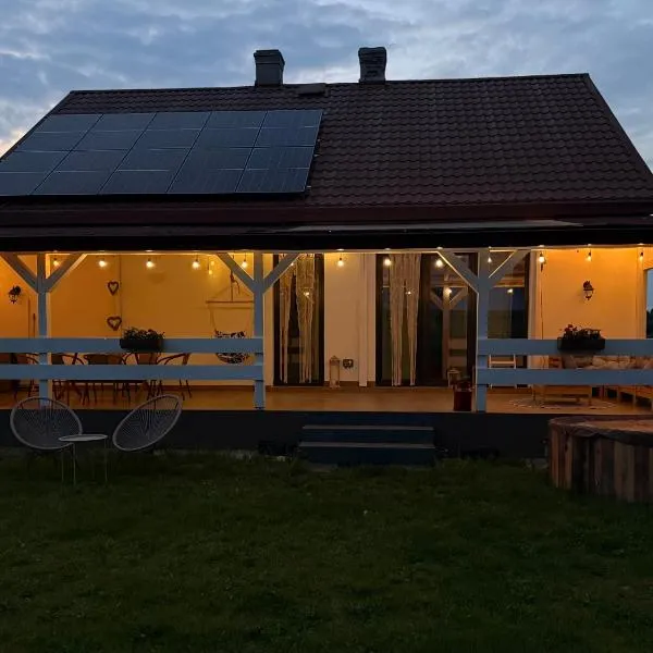 Siedlisko Stara Poczta Podlasie z jacuzzi i dużym ogrodem，位于德罗希琴的酒店