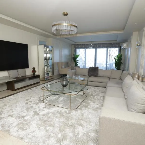Irama House -Luxury Sea View Apartment in Alexandria，位于亚历山大的酒店