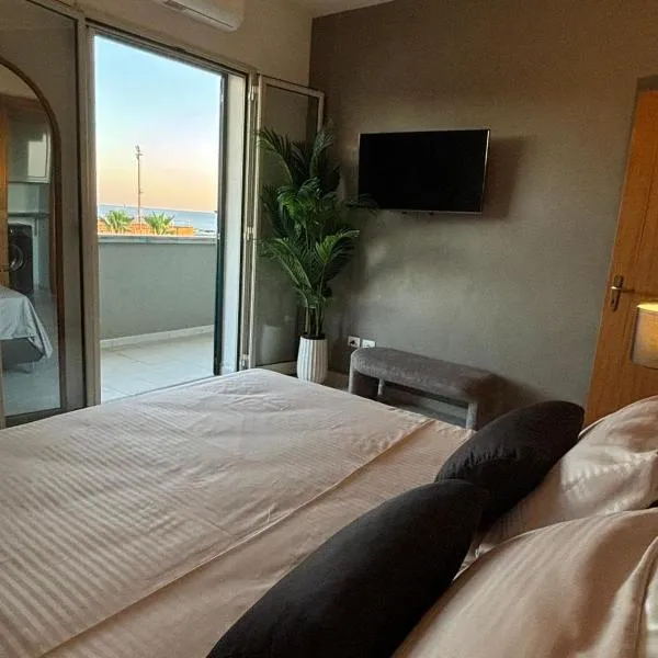 ATTICO BLUMARE FRONTE MARE Gallipoli，位于加利波利的酒店