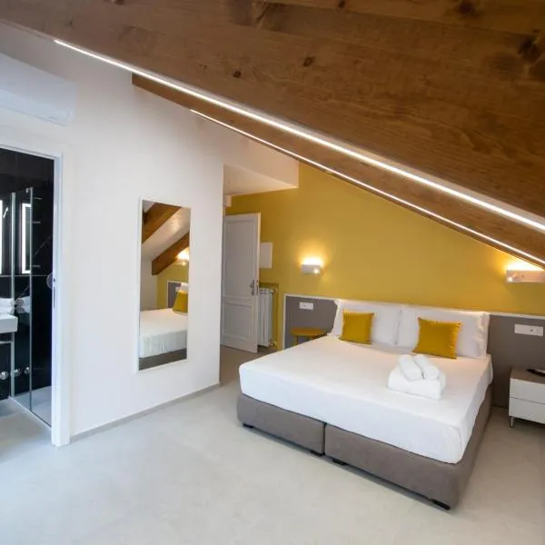 Rossy Palace - Amalficoast Suites，位于阿杰罗拉的酒店