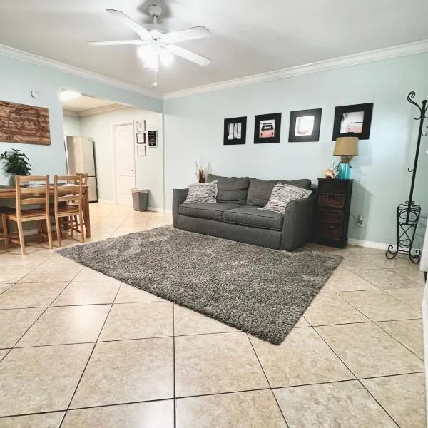 Fort Lauderdale Florida Beach Vibe Hangout，位于劳德代尔堡的酒店