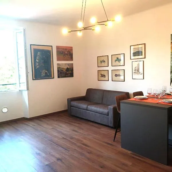 La Cornice nel Centro-503，位于瓦雷泽的酒店