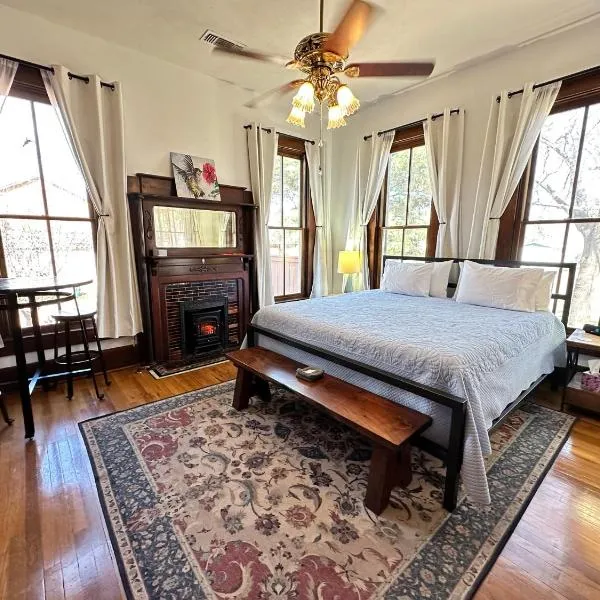 Alpine Bed and Breakfast，位于阿尔派恩的酒店