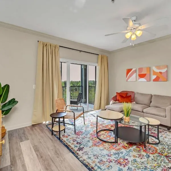 2BR Condo with Hot tub and pool, near Disney!，位于奥兰多的酒店