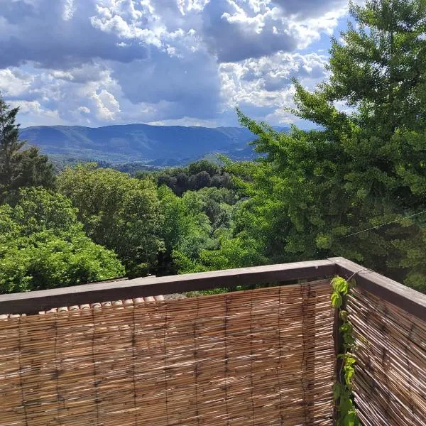 Sur la Draille，位于勒维冈的酒店