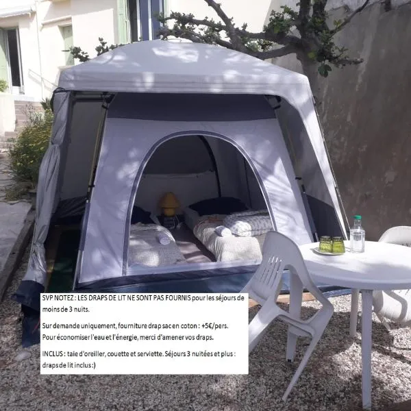 Deux tentes confortables dans un joli jardin idéalement situé，位于塞特港的酒店