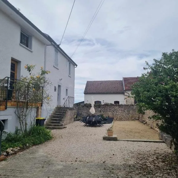 LE ROCAGERMANOIS - Jolie maison de village，位于Saint-Germain-le-Rocheux的酒店