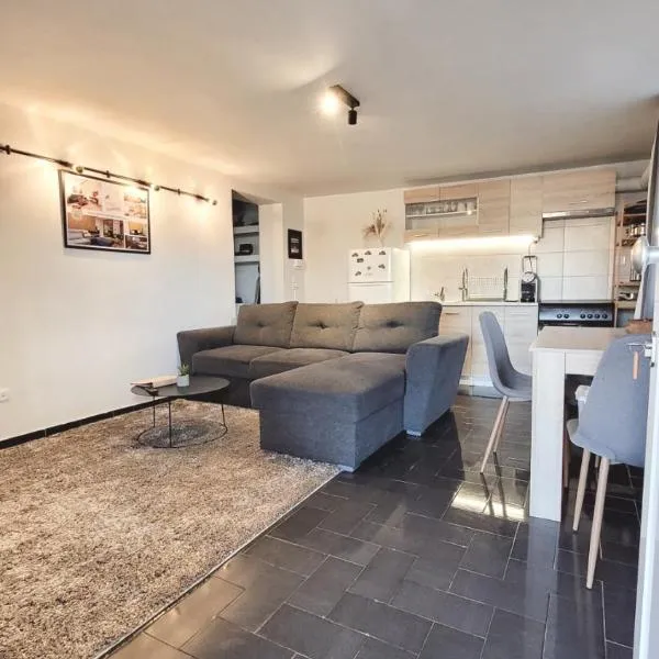 West Garden At Aigio By Greece Apartments，位于艾伊翁的酒店