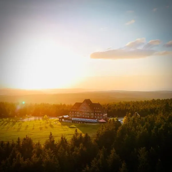 Naturhotel Sachsenbaude Oberwiesenthal - Indoor-Pool & Outdoor-Whirlpool，位于奥泊维森塔尔的酒店