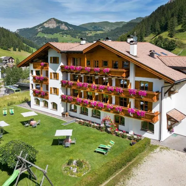 Hotel Jagdhof，位于塞尔瓦迪加尔代纳山谷的酒店