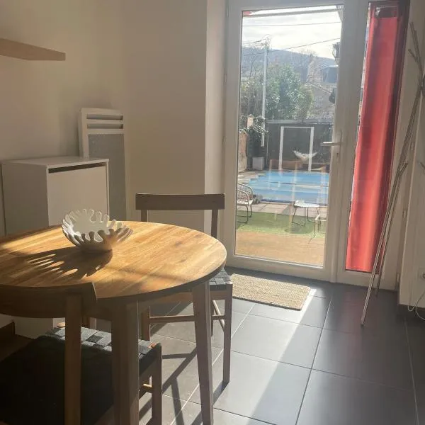 Chez Ambre et Lulu - Appartement centre ville avec piscine，位于米洛的酒店