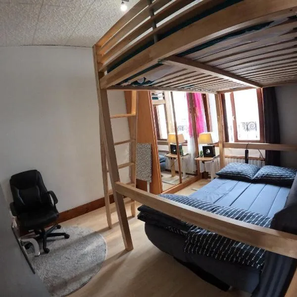 Chambre 3 lits pour 6 personnes métro 5，位于博比尼的酒店
