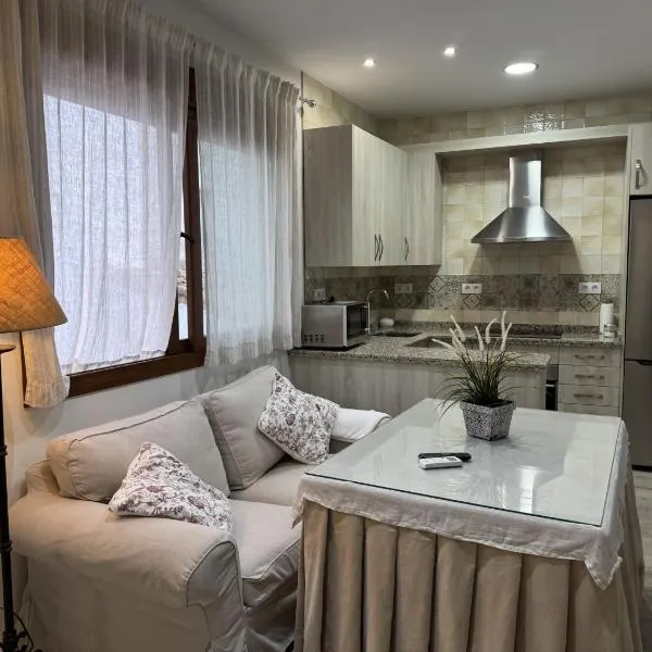 Apartamentos La Gruta de Aracena con vistas，位于阿拉色那的酒店