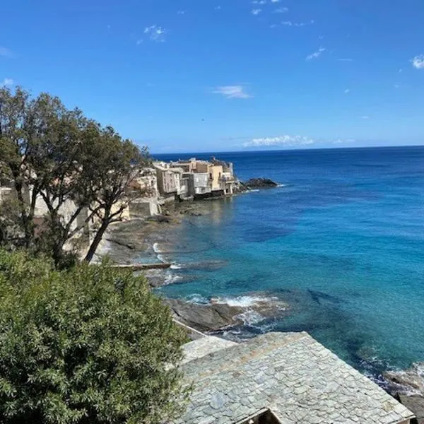 Cap Corse, T3 Spacieux à Erbalunga Village Typique & Plage à Pied，位于布伦德的酒店