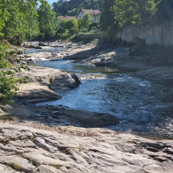 Chez Marilou，位于Arcens的酒店