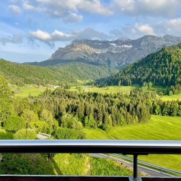 Schöne Zimmer in idyllischer Lage，位于艾根塔尔的酒店