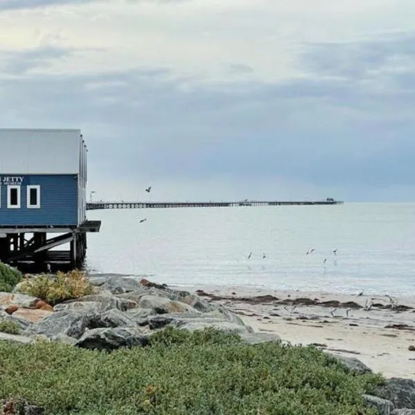 Budgie Smuggler - Cabin 96 Geographe Bay Holiday Park，位于Broadwater的酒店