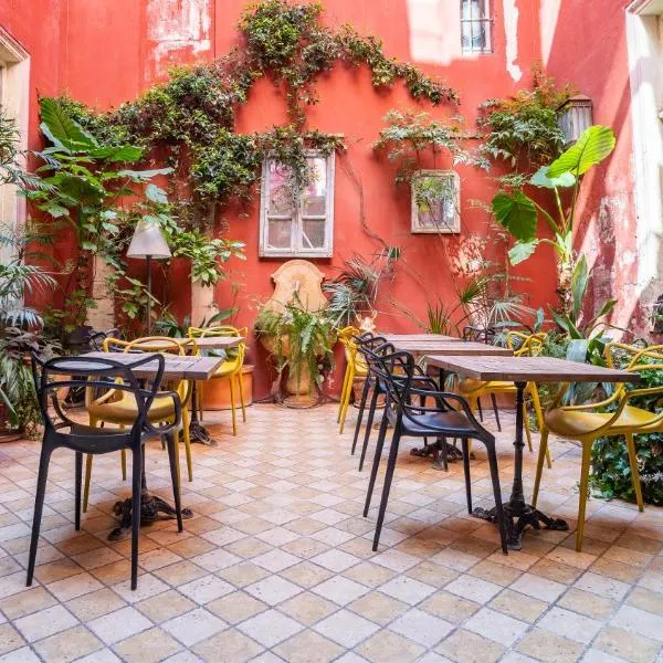 Hôtel Amphithéâtre，位于阿尔勒的酒店