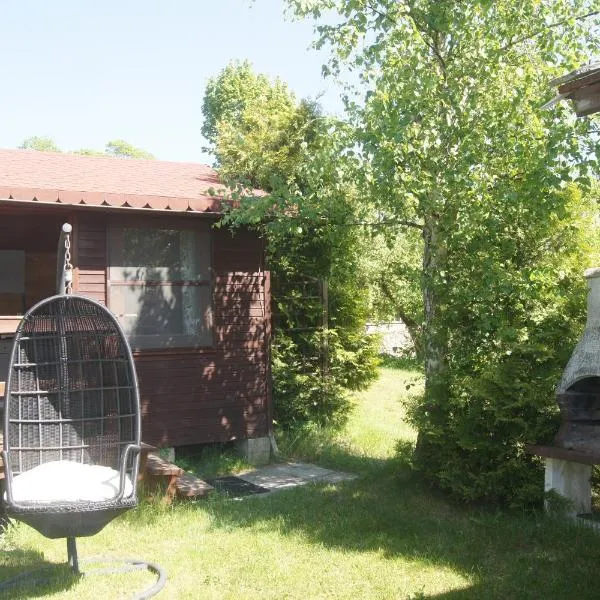 Mały domek nad rzeką Słupią，位于苏尔茨兹诺的酒店