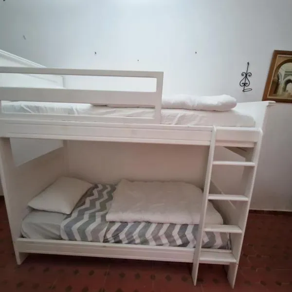 HOSTEL bANANA，位于丹吉尔的酒店