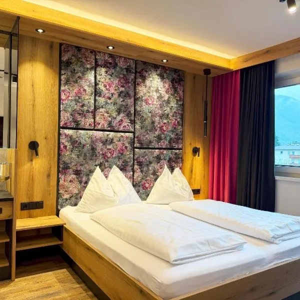 first mountain Hotel Zillertal，位于阿绍的酒店