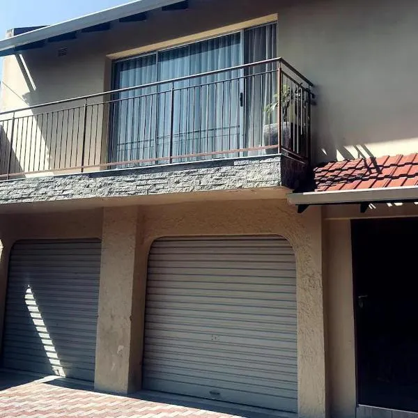 Tranquility Guesthouse JHB，位于肯普顿帕克的酒店