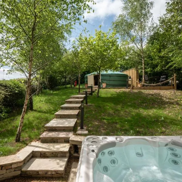 Yurt with Hot Tub near Hartington, Peak District，位于巴克斯顿的酒店