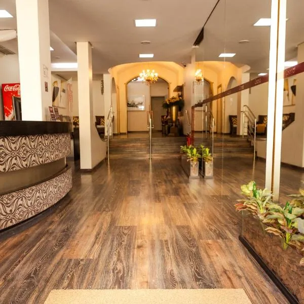 Colonial Palace Hotel，位于帕拉迪米纳斯的酒店