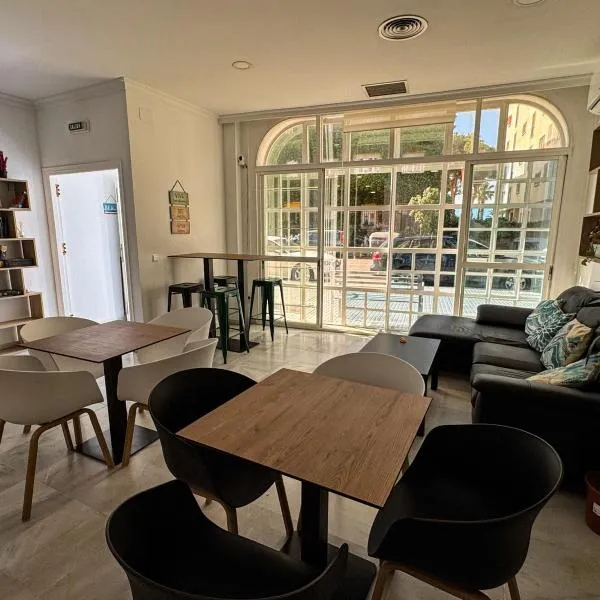 Hostel Sorolla Playa，位于马拉加的酒店