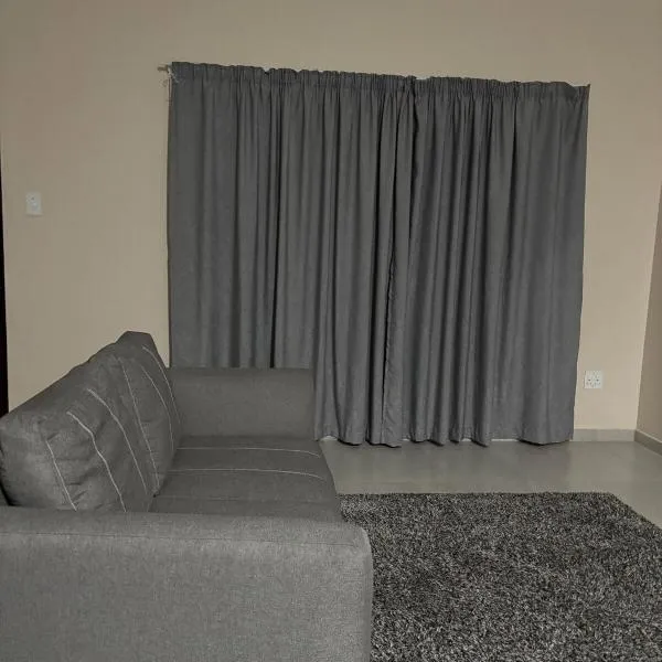 Self Catering 2 Bedroom Apartment，位于Matsapha的酒店