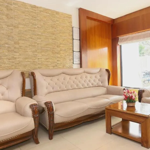 Super Townhouse Dona Castle，位于奎隆的酒店