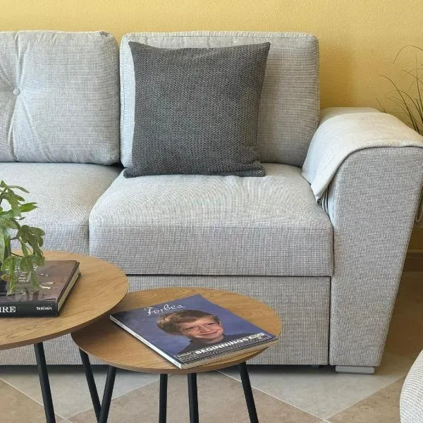 Sunset Beach Front，位于阿尔梅利马的酒店