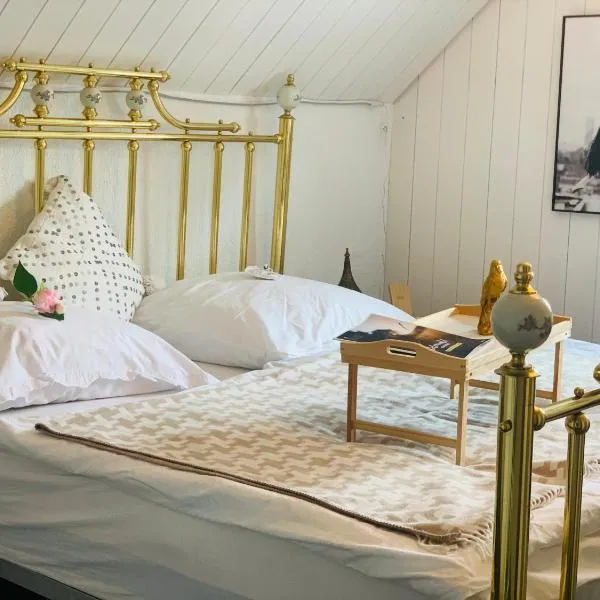 Casa Wellness am Wald 140 qm Bed & Breakfast & Wellness，位于Mörlenbach的酒店
