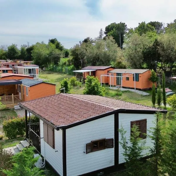 Amapolas - Villaggio & Camping，位于Mombaroccio的酒店
