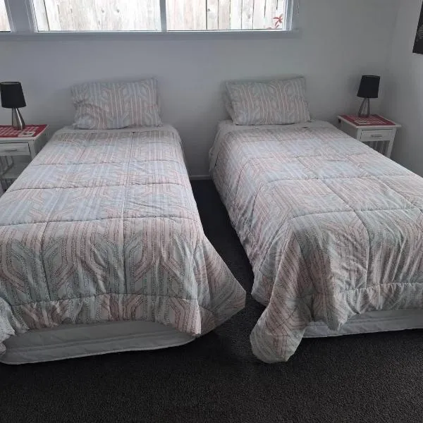 Private room with ensuite，位于Cable Bay的酒店