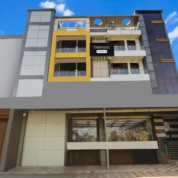 Super Townhouse Awas Vikas Kalyanpur，位于Kaliānpur的酒店
