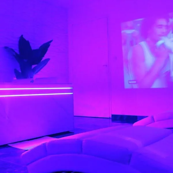 DIMA SUITE Jacuzzi Privatif，位于弗代纳的酒店