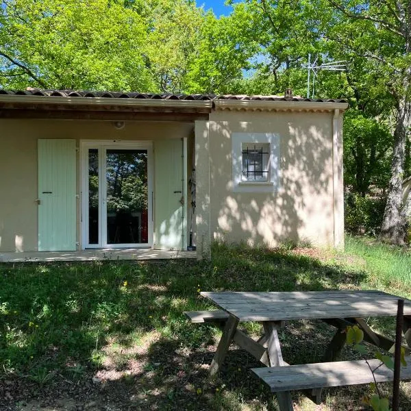 Jolie maisonnette avec piscine，位于瓦劳里埃的酒店